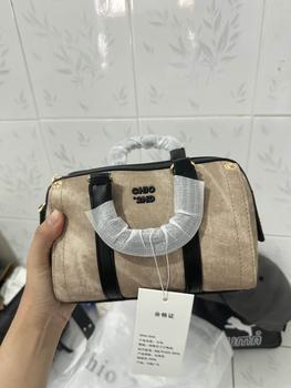 Product Review of Túi xách nữa quảng châu Chi0 kèm charm sz 18cm T449 from h**3 0