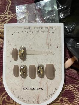 Product Review of NO.5 Móng tay giả kim cương lấp lánh ngắn nailbox from L**h 3