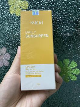 Product Review of Kem Chống Nắng Phổ Rộng Nâng Tông Smom SPF 50+/PA++++ - Nâng Tông Dưỡng Da - Hỗ Trợ Ngăn Ngừa Nám, Tàn Nhang Và Tình Trạng Lão Hóa Sớm from L**a 1