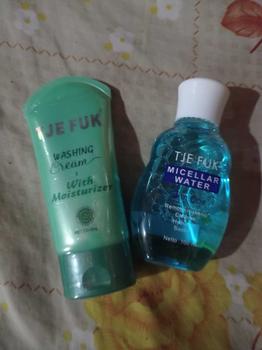 Product Review of TJE FUK Washing Cream with Moisturizer 60 Gr (Hijau)  - Facial Wash Sabun Cuci Muka Membersihkan Kotoran di Wajah Untuk Kamu Yang Berjerawat dan Kulit Kering Mencerahkan Cair from t**1 0