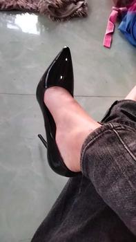 Product Review of Màu Đen, Cao 11cm  12cm - Giày Cao Gót Da Bóng Đế Đỏ from L**h S**p 0