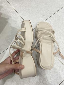 Product Review of EROSSKA - Giày sandal nữ đế xuồng dây quai mảnh cao 6cm màu nude - SB014 from A**🫑 1