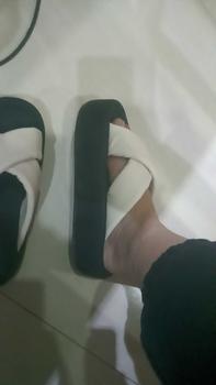 Product Review of DÉP NỮ Đế Bằng THỜI TRANG D04 2 QUAI CHÉO CHẤT DA ĐẾ Cao Su CAO 5CM ÊM NHẸ CHỐNG TRƠN from K**N 2