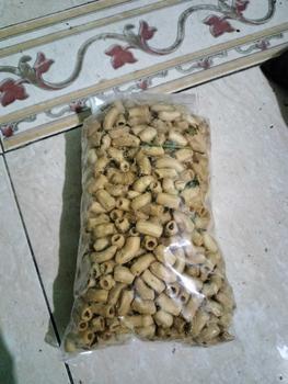Product Review of seblak Makaroni bantat pedas daun jeruk 500 gram Cemilan Food Chips from M**w 0