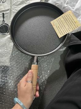 Product Review of chảo chống dính，Chảo Gang Làm Bánh Chống Dính, Chảo Gang Bánh Xèo, Chảo Rán Chống Dính Size 26cm Dùng Được Bếp Từ from C** H** 0