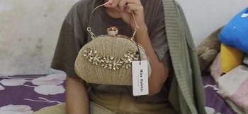 Product Review of Tas Pesta PRESLEY Embellished Crystal Box Clutch Wanita from T**u T**u 1