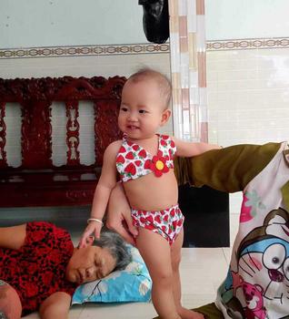 Product Review of (S182) Sét bikini hoạ tiết dâu tây đỏ+dứa vàng dễ thương cho bé gái 5-18kg from T**n t** t** ❤**️ 0