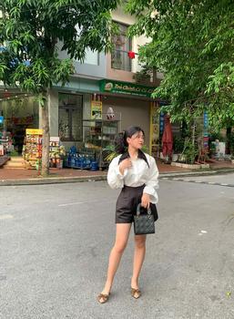 Product Review of Áo Sơ Mi Cổ Nhọn Hai Tầng, Đính Đá Tay Bo Loe Xinh from V**8 0