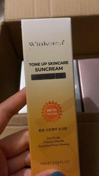 Product Review of Kem Chống Nắng Nâng Tone Kiềm Dầu Che Khuyết Điểm SPF 50 + PA ++++ Thương Hiệu : WinKorea Skincare Sunscreen Chăm Sóc Da Nữ Làm Đẹp Da from T** Đ**g 0