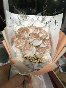 Product Review of พร้อมส่ง  ดอกกุหลาบช่อใหญ่ 18 ดอก พร้อมกล่องหน้าใสสวยงาม ประทับใจ from 🍃**🍃 0