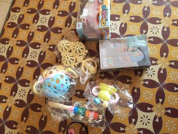 Product Review of HAPPYTOYS.888 Baby Rattle Teether Soft Rubber Hand Ball / Mainan Rattle Bayi / Mainan Bola Karet Lembut Kartun from m**n 1