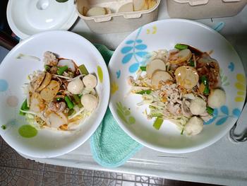 Product Review of น้ำซอส เมษา ก๋วยเตี๋ยวแห้ง (เผ็ด) from B**e 3