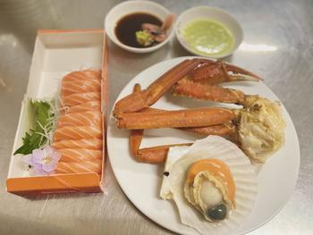 Product Review of [HCM - Giao 2H] Sashimi Cá Hồi 150g - 300g - 500g Tươi Ngon & Gia Vị Ăn Kèm - Đảo Hải Sản from T** Y** 0