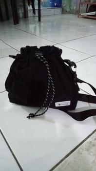 Product Review of Fertig - Envy Black - Tas Serut 2 In 1 Slingbag Clutch bag - Dumpling Bag Wanita Kanvas -Tas Selempang Wanita from C**Y 0