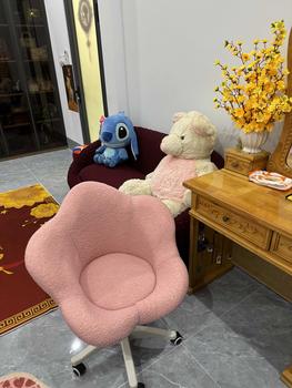 Product Review of Ghế trang điểm xoay, ghế cánh hoa tựa lưng nhung cừu thoải mái cho phòng ngủ nữ, ghế làm móng tay from C**p i** 1