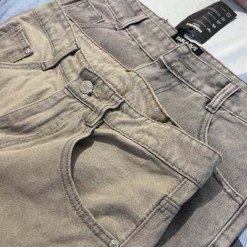 Product Review of FABULOUS Set Denim Gồm Áo Khoác Jean Form Unisex Và Quần Ống Rộng , Màu Đen/ Xám Cement Menswear Ong Có Túi from Q**r 0