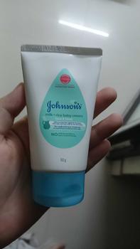 Product Review of [LS] Kem dưỡng da chứa Sữa và gạo Johnson's Baby 50g - Cho Bé from L**🫶 0