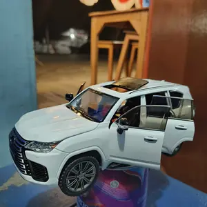 Diecast Chimei model Lexus LX600 skala 1:24 cocok untuk koleksi atau hadiah anak-anak Ban Lampu Mobil Toy