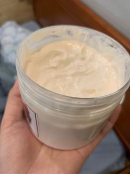 Product Review of 1KG Kem Body Tẩy Dưỡng (da ngâm sạm thân đen chai lì, da vàng) from D**5 2