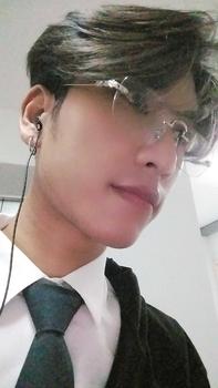 Product Review of แว่นตาโฟโตโครมิกสำหรับผู้ชายและผู้หญิง ไร้กรอบ อินเทรนด์ ทรงสี่เหลี่ยม ทันสมัย from ❤**️ 0