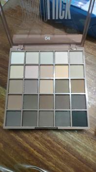 Product Review of อายแชโดว์ พาเลทอายแชโดว์ 25สี Eyeshadow เนื้อใยไหม เนื้อแมท ประกายชิมเมอร์ กลิตเตอร์ สีสวย กันน้ํา ติดทนนาน from ม**D 2