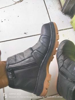 Product Review of Sepatu Boot Safety Kulit Asli Pria Bikers Tiktok Shop STG-SFT Boots Karet from R**i A**r 3