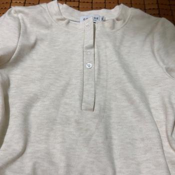 Product Review of Áo thun dài tay xẻ cúc chất thun gân Hàn dày mịn co giãn lót cotton Coolme Nữ Top from V**n 0