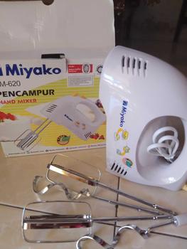Product Review of HAND MIXER MIYAKO HM-620 HM 620 190 WATT Putih Listrik Pengaduk from m**8 0
