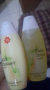Product Review of Paket Double Cleansing Viva Milk Cleanser dan Viva Face Tonic from N**a z**a m**a 0
