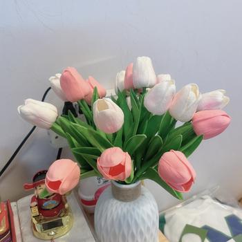 Product Review of Hoa Giả - Hoa Tulip nhiều màu sắc trang trí xinh xắn, nhẹ nhàng, phụ kiện decor phòng Hoa Sen from B** H**k X**h Đ** 1