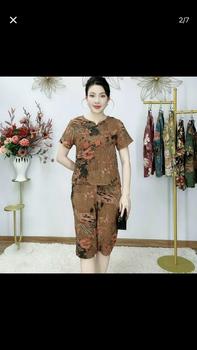 Product Review of Bộ đồ mặc nhà, Loudra shop, b41   Đồ Bộ Trung Niên cho mẹ , Áo Cổ Tròn, Quần Suông LỬNG  NGANG GỐI Vải Luạ Nhập cao cấp Mango MỀM MỊN Tay ngắn Có hoa Xanh Sen Kem from P** Y**2 1