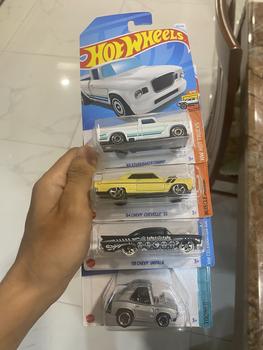 Product Review of Xe mô hình HOTWHEELS tự chọn theo mẫu from A** P**t C** B** 0