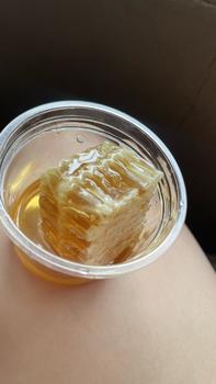 Product Review of รวงผึ้งออแกนิกขนาด 80กรัม ไม่มีน้ำตาล รวงผึ้งเกสรดอกไม้ป่า สดๆ ส่งตรงจากฟาร์ม from ฟ**🦖 3