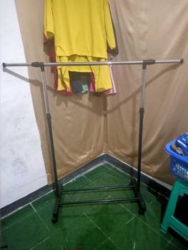 Product Review of GEI - Stand Hanger Single Praktis Gantungan Baju Stainless Steel Dengan Roda Untuk Gantungan Hijab, Mukena, Handuk, Baju, Kaos Bahan Pipa Stainless from M**a 0
