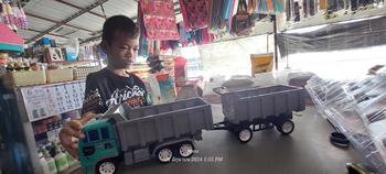 Product Review of รถสิบล้อพ่วงคันใหญ่ ดั้มได้ จริงเล่นมือเพลินๆ 1:24 from ด**9 2