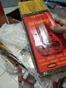 Product Review of Dupa Siliwangi Cendana Terapi 30 Stik - Abu Dingin Asap Tidak Perih di Mata/ sembahyang/aroma terapi/meditasi/wewangian/pengharum ruangan tahan lama from A**n L**3 0