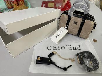 Product Review of Túi xách nữa quảng châu Chi0 kèm charm sz 18cm T449 from Y** Y** 0