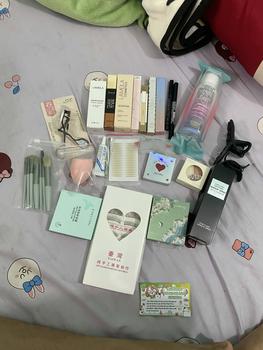 Product Review of Bộ Trang Điểm 24 món gồm Xịt khoá make-up, Bảng phấn mắt, Kem nền, Kẻ mắt, Kẻ mày, Bộ cọ, Kẹp cong mi, Son, Phấn phủ.. đầy đủ như hình Mỹ Phẩm Nữ from M** G** ** 0