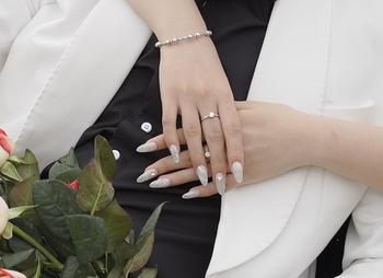 Product Review of Nailbox thiết kế T23 loang đen nhũ mix charrm vương miện độ bóng bền cao kèm bộ keo dũa from Á**n 0