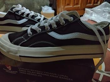 Product Review of Sepatu Dorks - Cosplay Black White Sepatu Snekers Casual Shoes Sekolah Pria Wanita from p**l 1