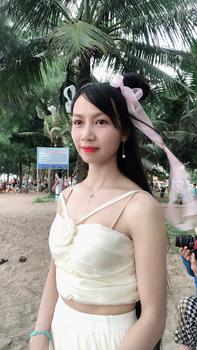 Product Review of Sét Váy Maxi Áo Cúp Nguc Dây Yếm Gắn Hoa + Chân Váy Xoè Dáng Dài 2 Lớp from H**g T** 2