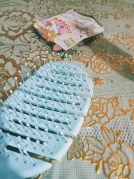 Product Review of Bàn Chải Gỡ Rối Massage Da Đầu, Thời Trang, Dễ Dàng, Trông Trông Không Rối, W9P2, Để Tóc Mượt Mà Và Gọn Gàng from y**🤧 1