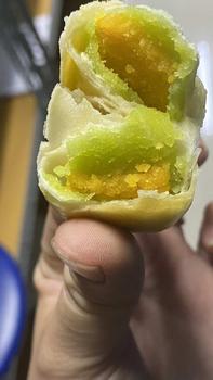 Product Review of Bánh BiBi Tân Huê Viên (hộp 20bánh) (vị trứng dứa, ít ngọt) (hộp quai xách sang trọng) from n**t 0