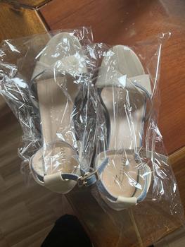 Product Review of Giày sandal gót dày phong cách cổ tích mùa hè 2025 phong cách mới thoải mái và đa năng nhẹ nhàng gót vừa cao gót La Mã khóa cao gót Nữ Nhung from K**h B**g 0