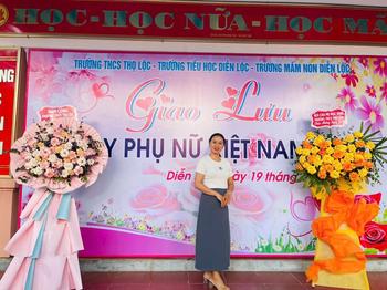 Product Review of Áo dài trơn Vàng Tươi- Xanh Đức Mẹ chất liệu lụa mỹ mêm mịn, mát sang chảnh Nữ Voi Voan Sen from N** N**n 0