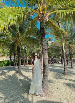 Product Review of Sét Váy Maxi Áo Cúp Nguc Dây Yếm Gắn Hoa + Chân Váy Xoè Dáng Dài 2 Lớp from ❤**🥰 0