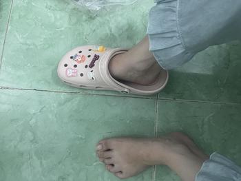 Product Review of DéP Sục Đế Thấp Cro.ss Classic Màu Hồng Dễ Thương Hàng Chuẩn Kèm 6 jibit from T** A** ** 0