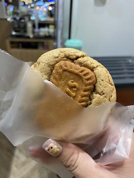 Product Review of คุกกี้ Biscoff ลอตัสบิสคอฟพร้อมไส้บิสคอรฟลาวา เยี่ยมๆ ฟินๆ from ** Y**G 0