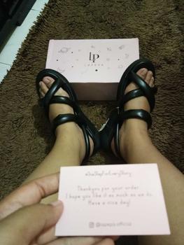 Product Review of LAPEPA YUK - Sepatu Sandal Wanita Wedges VIVIAN Model Silang dua Tali Strap Belakang Hak Tinggi Sole 3 cm Spatu Sendal Gunung Cewek  Size 36 37 38 39 40 41 Warna Hitam Black Kekinian Premium Terbaru Shoes Ori Original Mall Official Store Promo from Y**a U**i 1