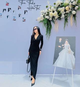 Product Review of Váy Cổ V Nhún Ly Eo Đôn Vai Dài Tay Eclipse Clothing from K**✿ 0